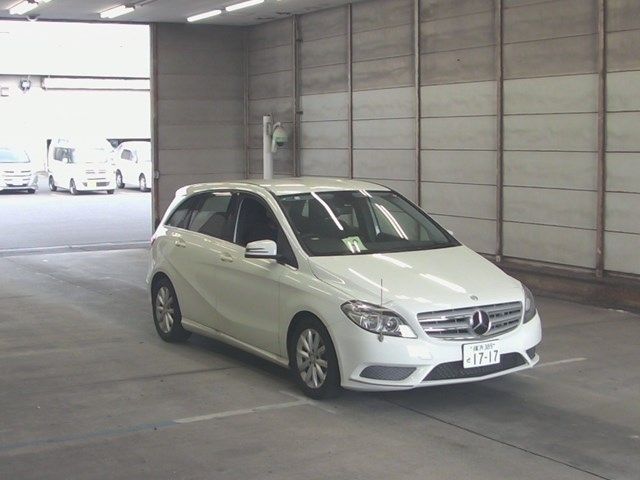 5093 MERCEDES BENZ B CLASS 246242 2014 г. (ARAI Bayside)